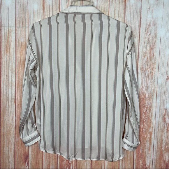 Grade & Gather Two Piece Striped Pajama Set (M/L) - Picture 6 of 16